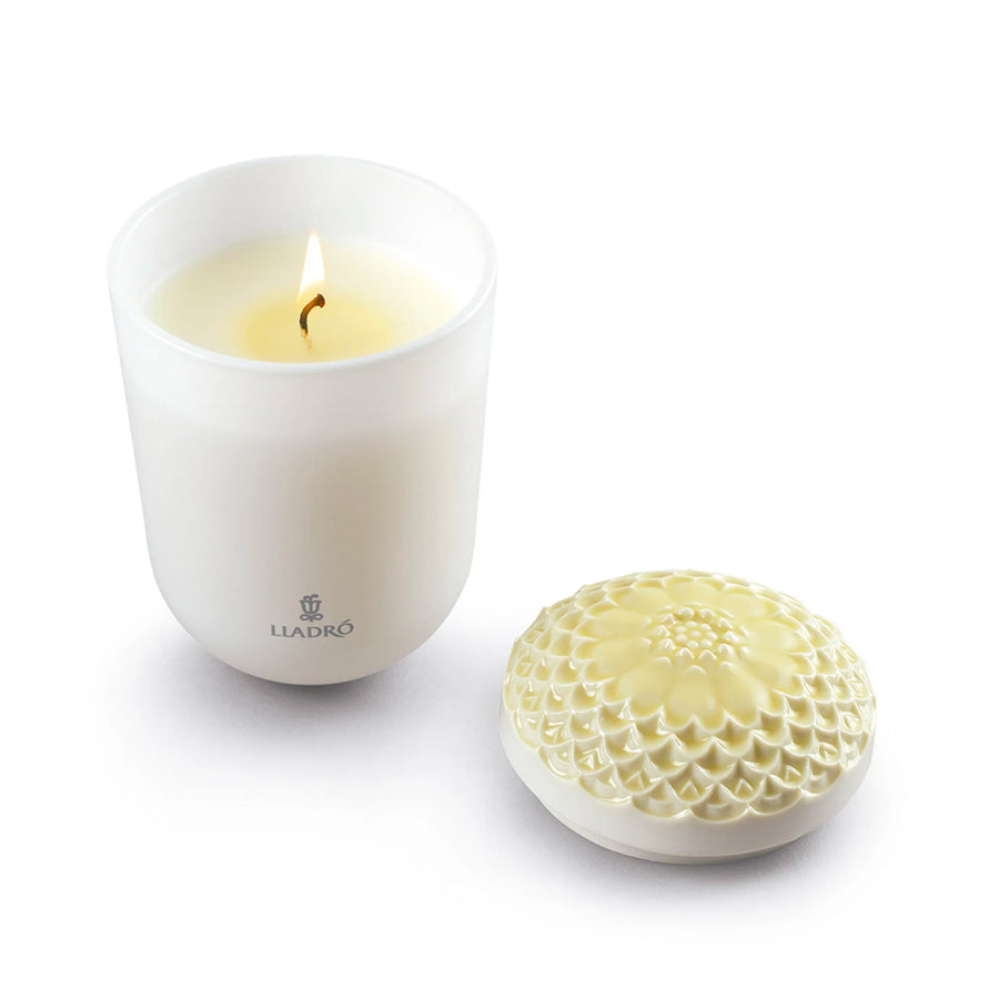Candela profumata con coperchio in porcellana Tropical Blossoms ECHOES OF NATURE Lladrò