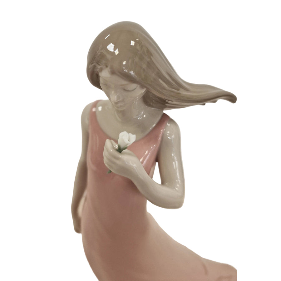 Scultura in porcellana spagnola "SOGNARE AD OCCHI APERTI!" NAO by Lladró