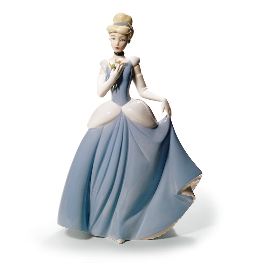 Scultura in porcellana spagnola "CENERENTOLA" Nao by Lladrò