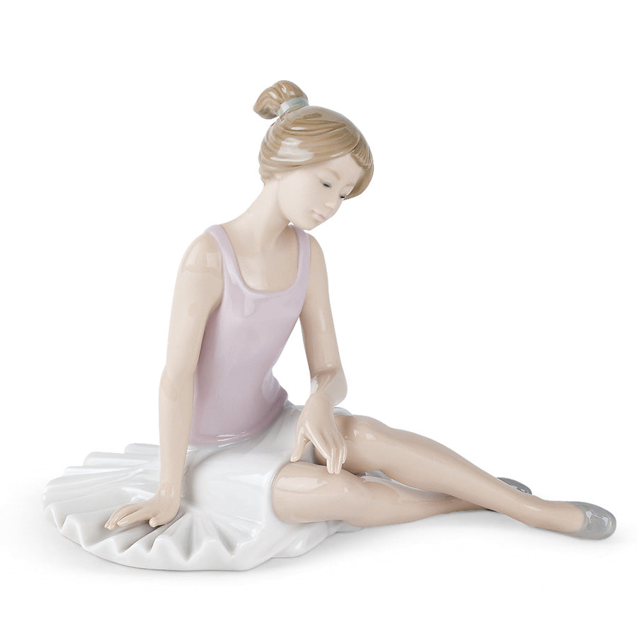Scultura in porcellana spagnola "BALLERINA A RIPOSO" Nao by Lladrò