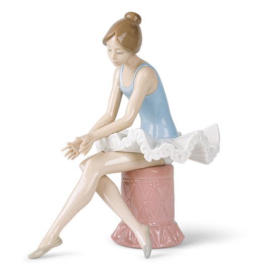 Scultura in porcellana spagnola "BALLERINA SEDUTA" Nao by Lladrò