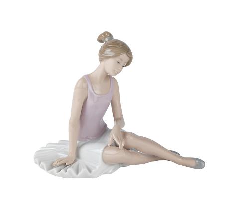 Scultura in porcellana spagnola BALLERINA A RIPOSO Nao by Lladro